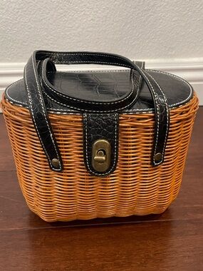 picnic style woven bag